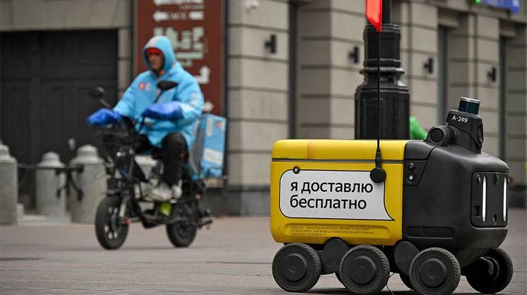 Луноходик везет посылку