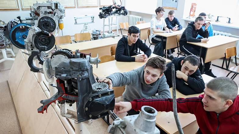 АЛЕКСАНДР РЮМИН/ТАСС Материально-техническая база колледжей уже близка к той, что имеют реальные  производства