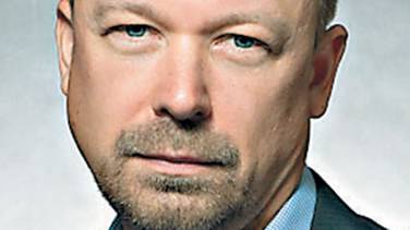  Операционный  директор  казначейства  Уральского банка  реконструкции и  развития Владимир  Зотов