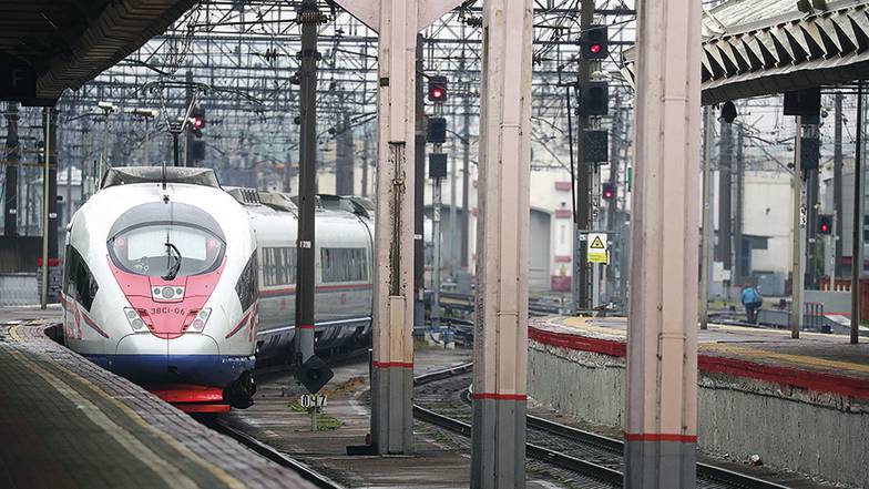 СЕРГЕЙФАДЕИЧЕВ/ТАСС Будущая ВСМ сократит время пути между двумя столицами до 2 часов 15 минут — почти вдвое по сравнению  с привычным «Сапсаном» (на фото)