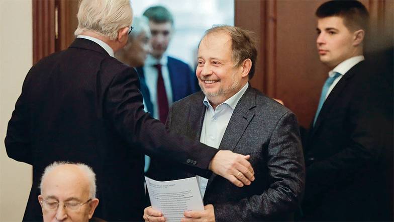МИХАИЛ МЕТЦЕЛЬ/ТАСС Владимир Лисин (в центре), владелец Новолипецкого металлургического комбината, с 2019 года вложил  в агрохолдинг «Румелко» 27 млрд рублей