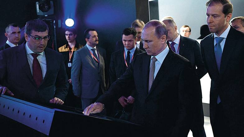  Владимир Путин в ходе выставки «Иннопром-2017» проверил в действии цифровую платформу 4.0 RU