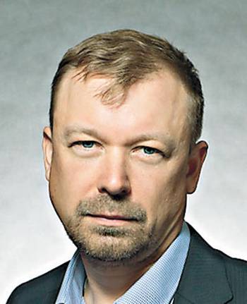  Директор  казначейства УБРиР Владимир Зотов