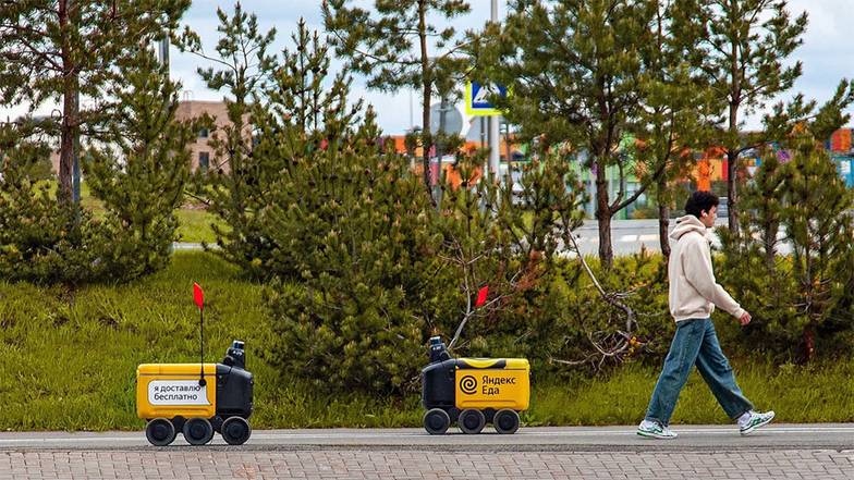 ОКСАНА КОРОЛЬ/БИЗНЕС ONLINE/ТАСС Развитие электронной торговли стимулирует спрос на роботов-доставщиков