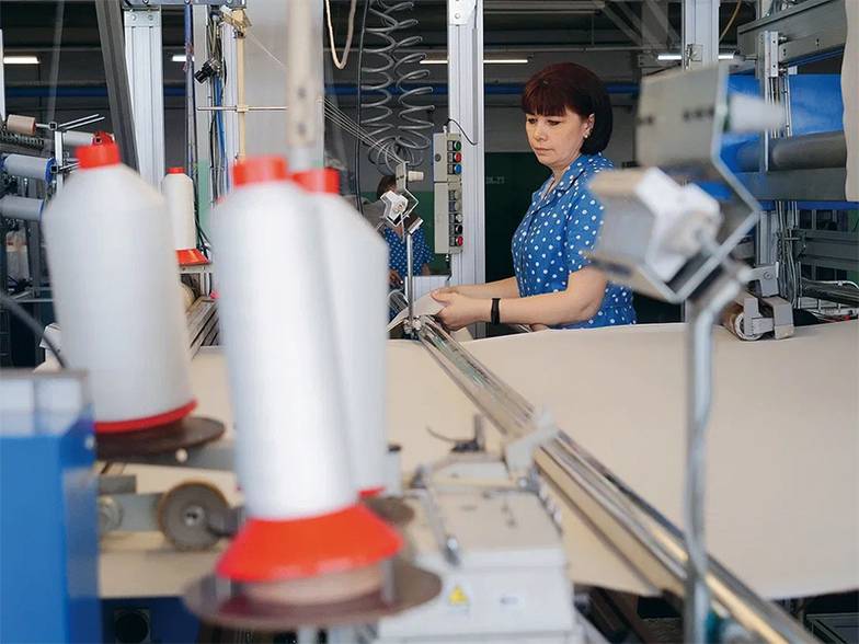 ПРЕДОСТАВЛЕНО КОМБИНАТОМ «ШУЙСКИЕ СИТЦЫ» В модернизацию отделочных и ткацких мощностей на «Шуйских ситцах» было вложено 2,2 млрд рублей