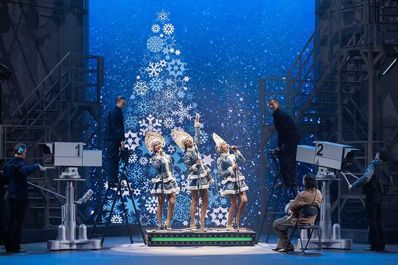 «Бродвей Москва» Режиссер-постановщик «Ничего не бойся, я с тобой» — Михаил Миронов. Он же один из авторов пьесы