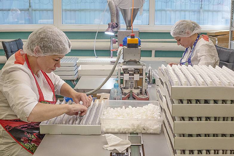 фото Светлана Постоенко / «Монокль» Косметика – компактная продукция, даже небольшие новые площади позволят Elian Group увеличить объемы производства на сотни тысяч единиц в месяц