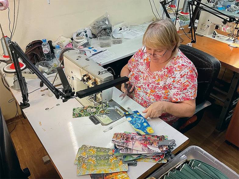 предоставлено компанией «Махаон» «Звездная ночь» Ван Гога — принт, переживший множество трендов