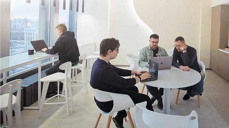  В технохабе множество дизайнерских пространств для  работы и комфортного общения