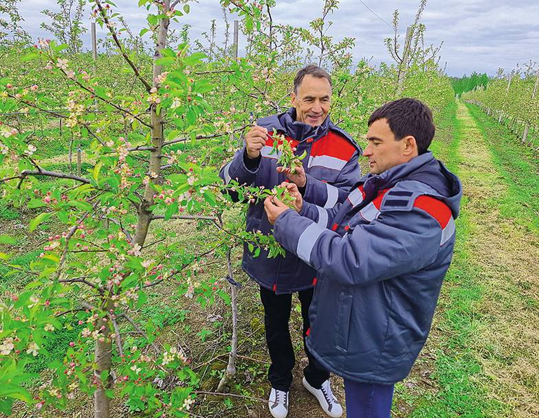 Артем   Костенко Создатели «Брянского сада» Олег и Вячеслав Кобецы, отец и сын, считают этот проект самым важным делом  своей жизни, богоугодным