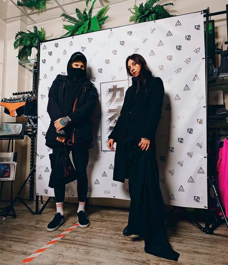 Предоставлено компанией FB42 Питерский климат подразумевает максимально технологичную одежду, которая защитит тебя от любой непогоды. Отличительная особенность именно Питера — там не любят  шарфы, шапки и перчатки. Все это должно быть «зашито» в одежду