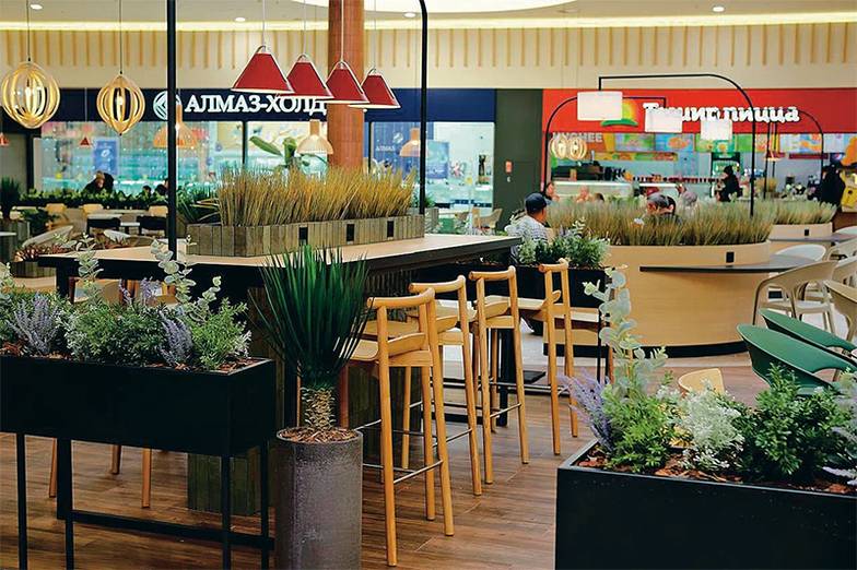  После покупки «М5 Молла» девелопер начал его «перезагрузку», задача — превратить помещение с большим количеством магазинов в место, где люди могут проводить  свой досуг, с широким набором услуг и развлечений