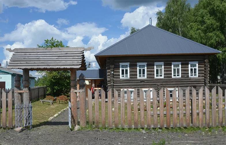 из архива Алексея Задумкина Дом рода рубцовых перевезли в Биряково из соседнего Самылкова и устроили в нем  автостанцию. Сейчас это музей
