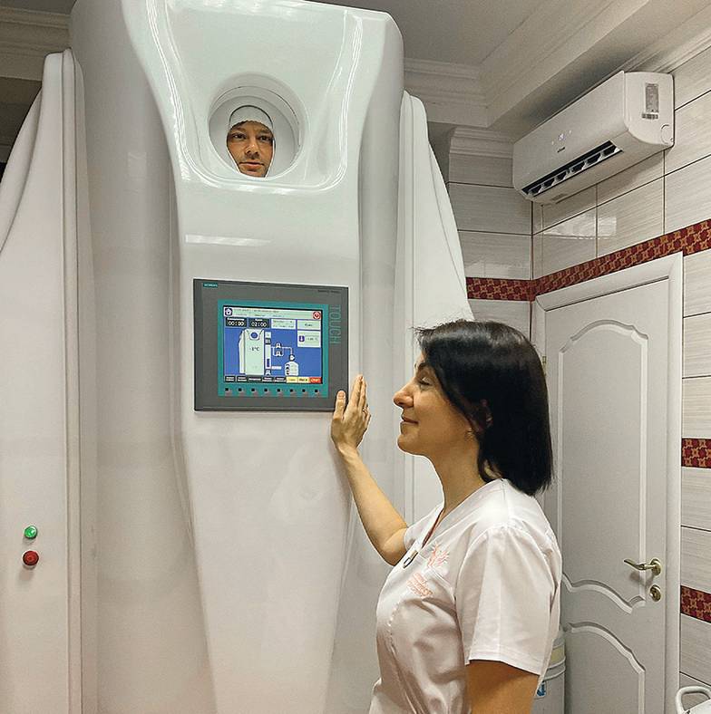 ЮЛИЯ ТОРОПОВА Криокапсула, охлаждение азотом — новая модная процедура, во время которой организм думает, что умирает,  и активизирует скрытые защитные резервы