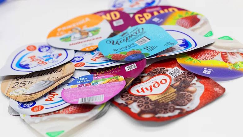 Фото Олега Сердечникова Современные продукты нельзя себе представить без таких крышечек из фольги