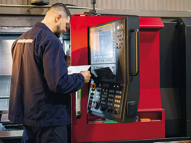 фото Артема Бобина Для завода закупили новый парк станков, построили 6000 квадратных метров цехов, штат вырос до 380  сотрудников