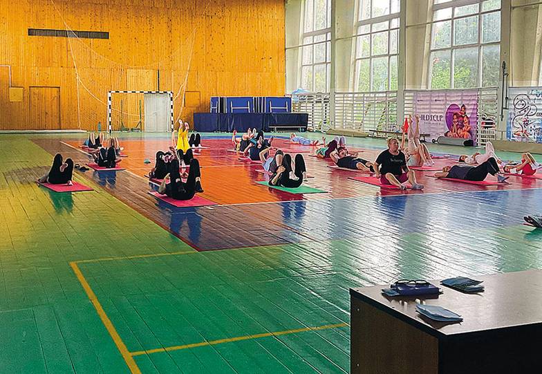 ЮЛИЯ ТОРОПОВА Как только оздоровительные практики становятся популярными, они быстро попадают в санаторную программу —  йога, сомнология, иглорефлексотерапия…