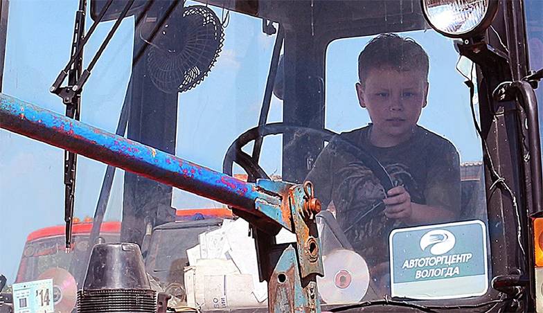 из архива Алексея Задумкина На первом месте рейтинга популярности музея было катание на тракторах,  на втором — беготня по горам, на третьем — кафе