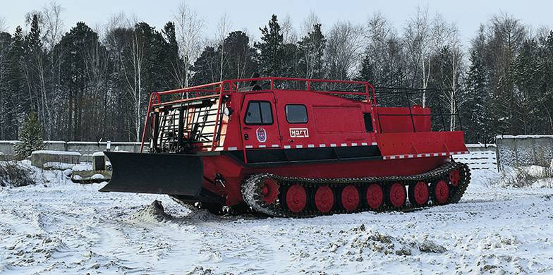 фото Артема Бобина Наш трактор — лучший в этой отрасли. Мы модернизировали его до такой степени, что внутри уже  пластиковые люки, «торпеды», двери, и людям просто приятно в них ездить. Сейчас линейку расширяют  за счет функциональности