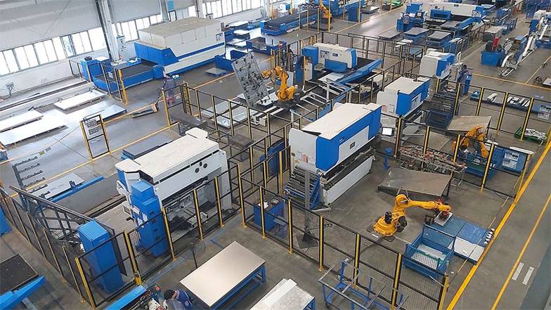 НИКОЛАЙ УЛЬЯНОВ Тяжелую работу на китайских заводах CHINT выполняют промышленные роботы