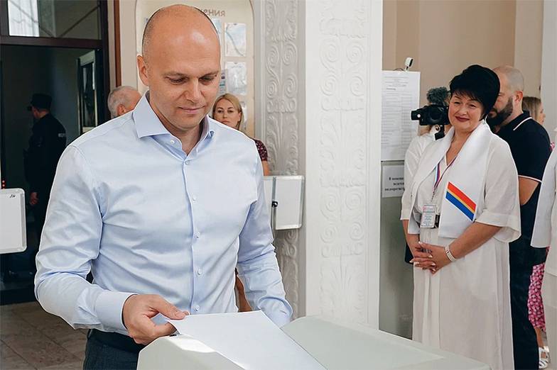 TASS Избранный глава Калининградской области Алексей Беспрозванных