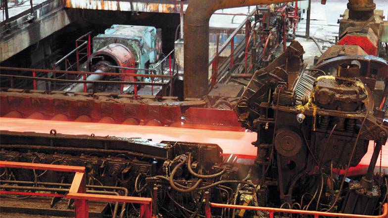  В 2021 году объем экспорта  российской стали стабильно  рос. По данным Росстата,  только стального проката из  страны вывезено на 7,36  млрд долларов — в два раза  больше, чем в 2020 году