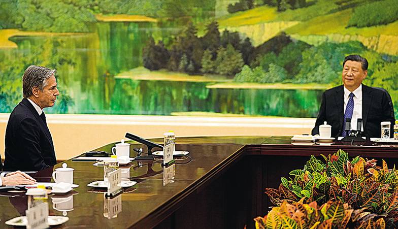 АР/TASS Во время визита Блинкена в Китай в апреле 2024 года зал украсили кротонами: это ядовитое растение,  символизирующее перемены