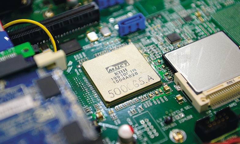 ДОНАТ СОРОКИН/ТАСС Переход во вселенную открытого кода придаст импульс расширению экосистемы процессора «Эльбрус»