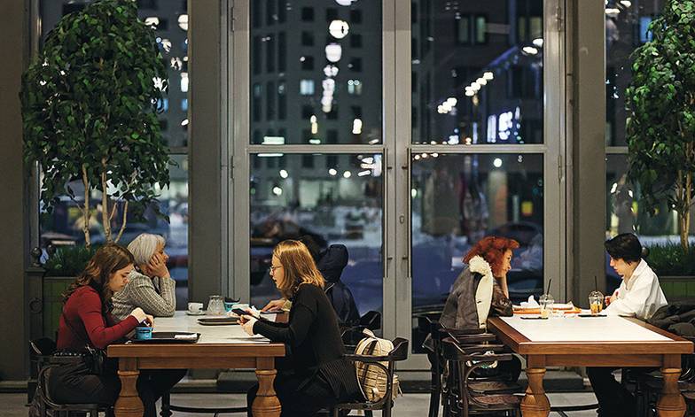  Фудмолл Vokzal 1853 в здании Варшавского вокзала в Санкт-Петербурге