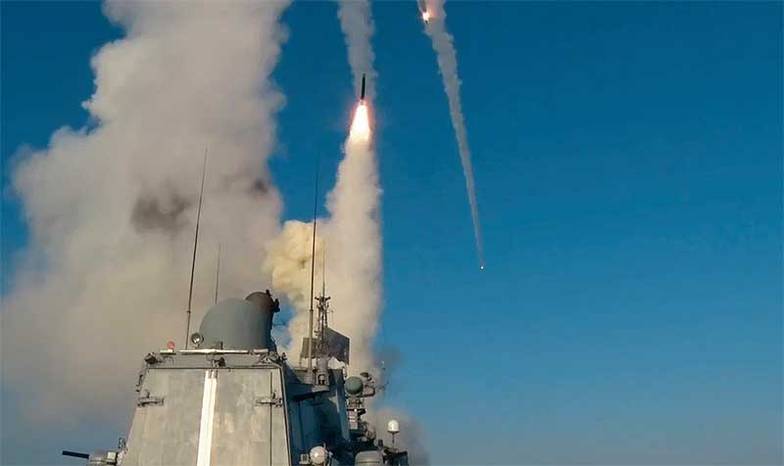 ПРЕСС-СЛУЖБА МИНОБОРОНЫ РФ/ТАСС Пуск крылатой ракеты «Калибр» с фрегата Черноморского флота