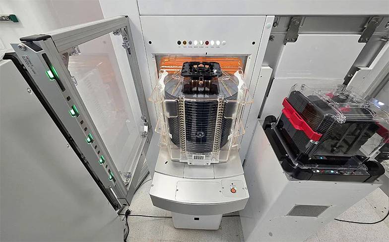 НИКОЛАЙ УЛЬЯНОВ Созданные НИИМЭ и НИИТМ установки плазмохимического осаждения  и травления стали прорывом в российском электронном машиностроении