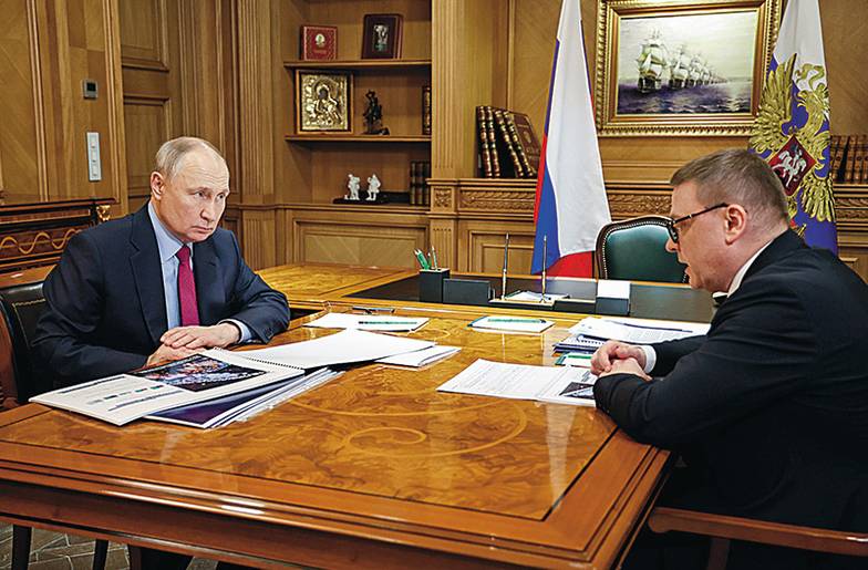 АЛЕКСАНДР КАЗАКОВ/ПРЕСС-СЛУЖБА ПРЕЗИДЕНТА РФ/ТАСС Владимир Путин на встрече с губернатором Челябинской области Алексеем Текслером предложил закрыть  вредное производство ЧЭМК