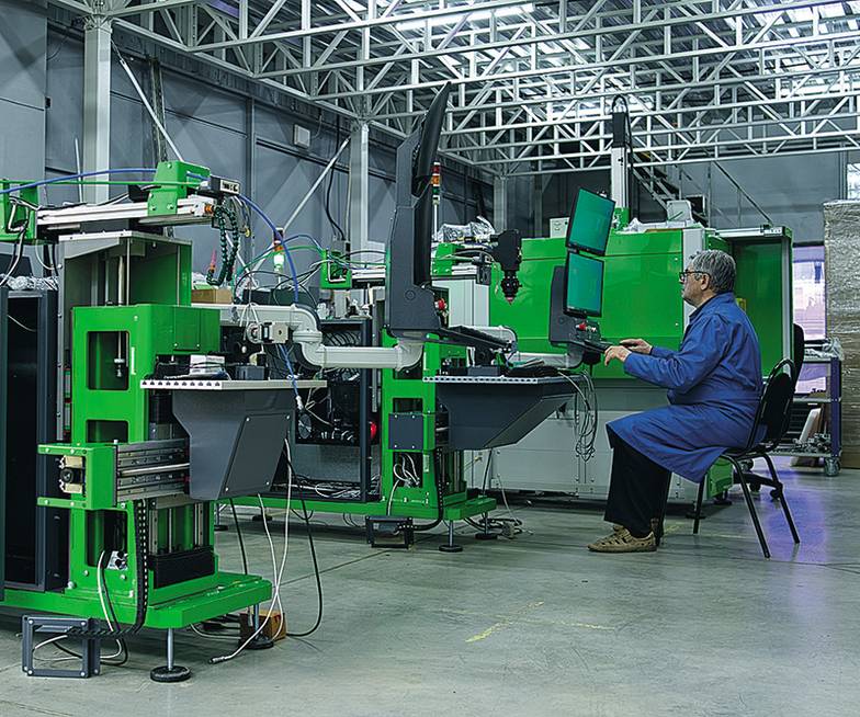 ПРЕДОСТАВЛЕНО КОМПАНИЕЙ «ЛАЗЕРЫ И АППАРАТУРА» В прошлом году сборочные площади были увеличены на треть. Цех сборки станков