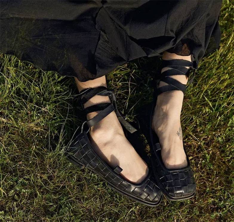 Фото предоставлено компанией If ю like Главный продукт бренда If ю like — кожаные лапти в современной интерпретации