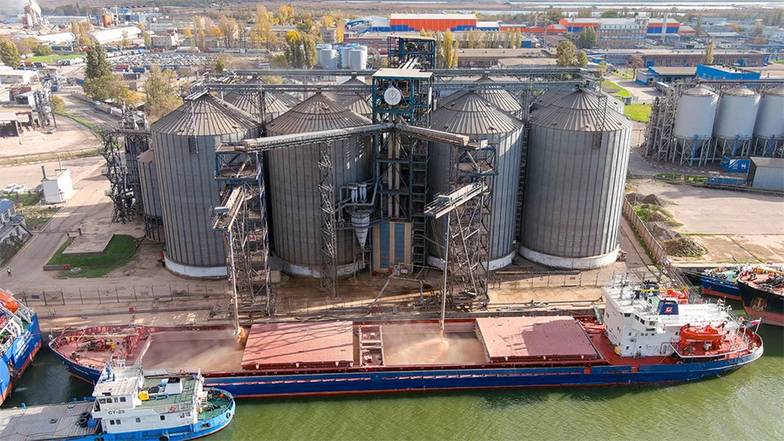 ТАСС ПОРТ В РОСТОВЕ-НА-ДОНУ ПРИОСТАНОВИЛ ОТГРУЗКУ ЗЕРНА