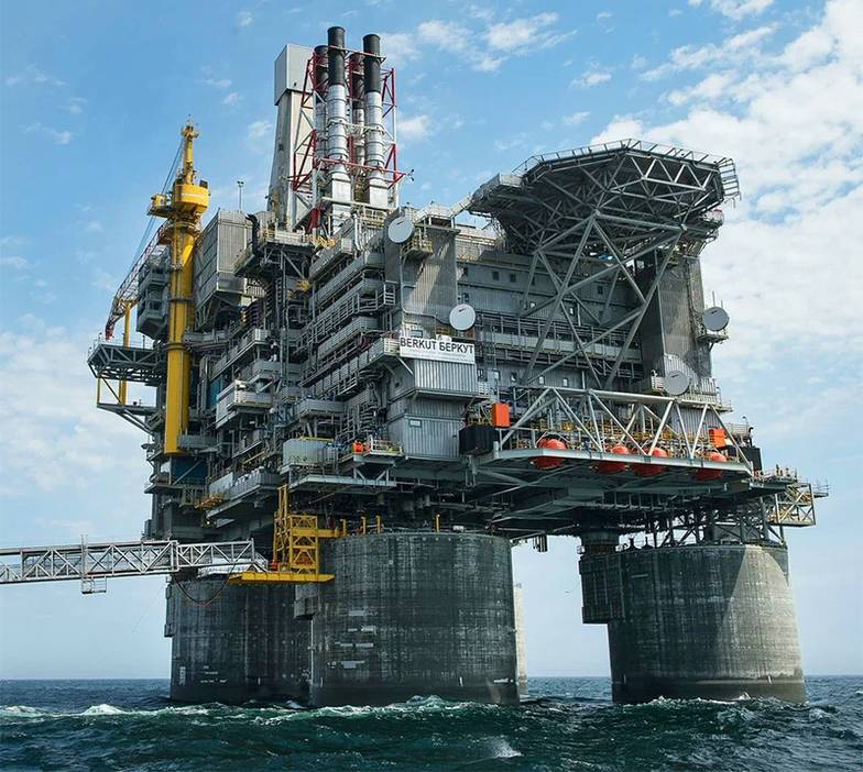  Крупнейшая в России морская нефтегазовая буровая платформа «Беркут» работает на месторождении Аркутун-Даги  проекта «Сахалин-1» с июня 2014 года. Установлена  в 25 км от берега на участке Охотского моря глубиной 34 м. Способна бурить и обслуживать до 45 скважин в круглогодичном режиме при температуре воздуха до –44 °C  и давлении ледовых полей толщиной до двух метров. Верхняя часть платформы изготовлена в Южной Корее. Основание платформы построено в Находке