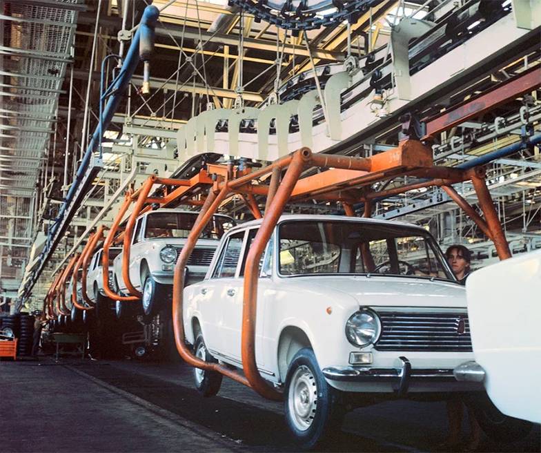 ВАЛЕНТИН МАСТЮКОВ/ТАСС Первые «Жигули» ВАЗ-2101 сошли с конвейера автозавода в Тольятти в апреле 1970 года