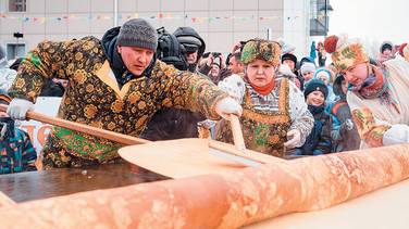  В Ялуторовске на Масленицу пекут трехметровые  блины