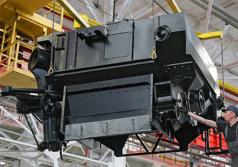 ЭРИК РОМАНЕНКО/ТАСС Только несколько стран в мире могут производить столь сложное изделие, как сельскохозяйственный комбайн. Россия в их числе