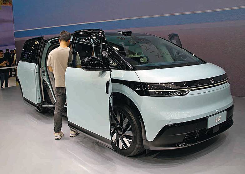  Электрический минивэн Zeekr Mix имеет оригинальные раздвижные двери с пассажирской стороны