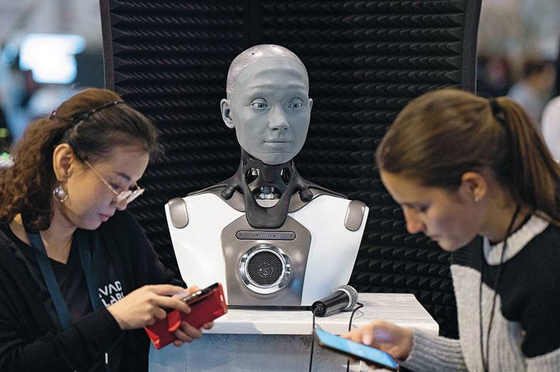 TASS Андроид Ameca умеет правдоподобно имитировать человеческие эмоции