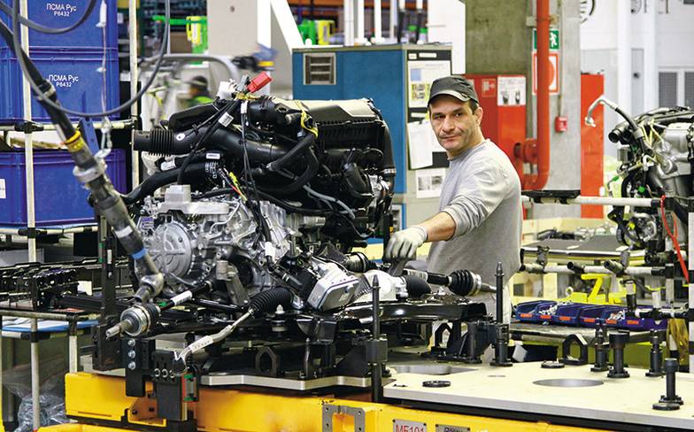  В Калуге новую модель собирают из 1700 деталей, в этом процессе задействованы 78 постов основной сборки и дополнительные 20 постов подсборки нужных компонентов