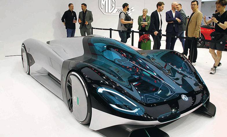  Принадлежащая китайской корпорации SAIC британская марка MG представила электрический концепт EXE181, который разгоняется до 100 км/ч за одну секунду, а летом на  фестивале скорости намерен разогнаться до 415 км/ч