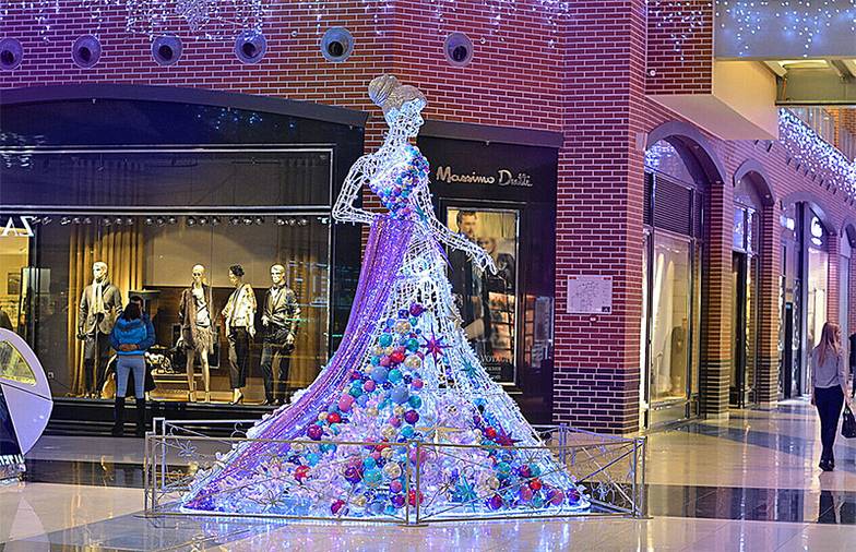  «Метрополис» претендует на то, чтобы быть не только местом, где покупают и продают товары, но и центром  эмоционального притяжения покупателей