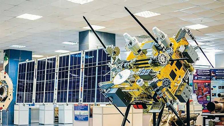 ИКИ РАН Макет КА «Ионосфера-М» на выставке ИКИ РАН