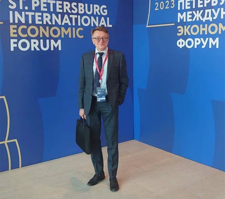  РУКОВОДИТЕЛЬ ИССЛЕДОВАТЕЛЬСКОЙ ГРУППЫ ЦИРКОН СОЦИОЛОГ ИГОРЬ ЗАДОРИН