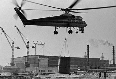  Строительство Тобольского нефтехимического комбината было объявлено Всесоюзной комсомольской стройкой