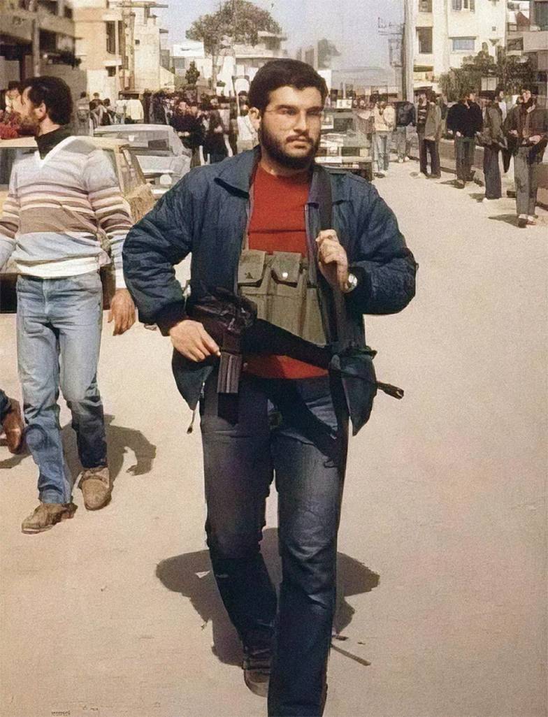 SALAMPIX/ABACA Погибший лидер «Хезболлы» Хасан Насралла в молодости