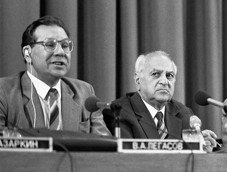  Заместитель директора Института атомной энергии академик Валерий Алексеевич  Легасов (1936–1988) принял деятельное участие в ликвидации последствий и  анализе причин катастрофы на ЧАЭС