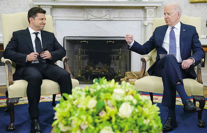 P PHOTO/EVAN VUCCI Президент США Джо Байден на встрече с президентом Украины Владимиром Зеленским